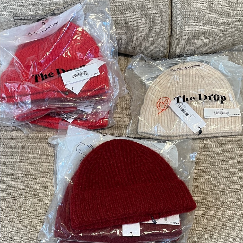 Womens Ribbed Beanie - Red and Cream
